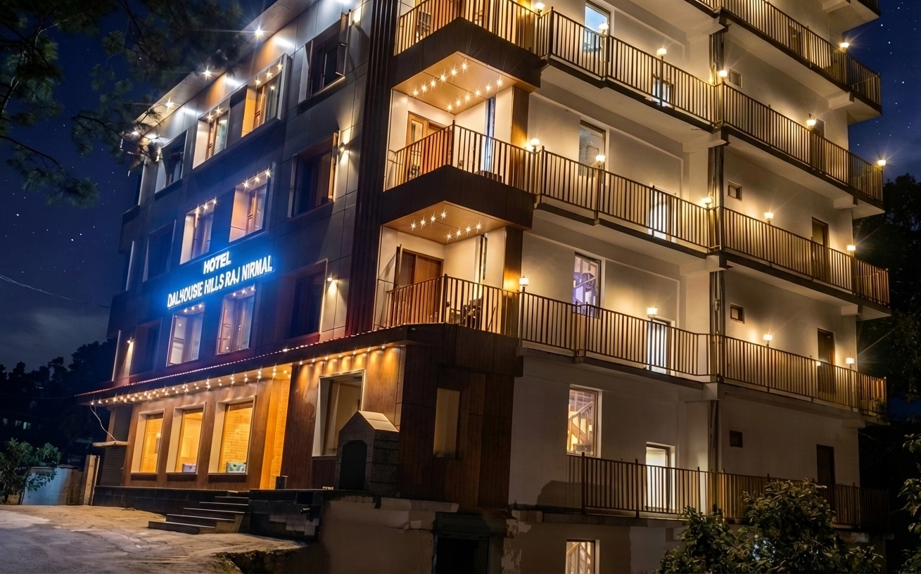 Hotel front view at night, Dalhousie